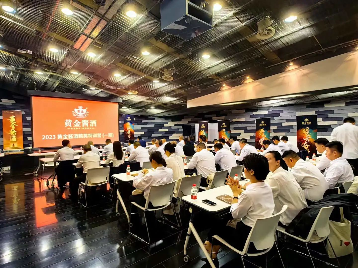 微信图片_20231019175612.jpg 微信图片_20231019175612.jpg